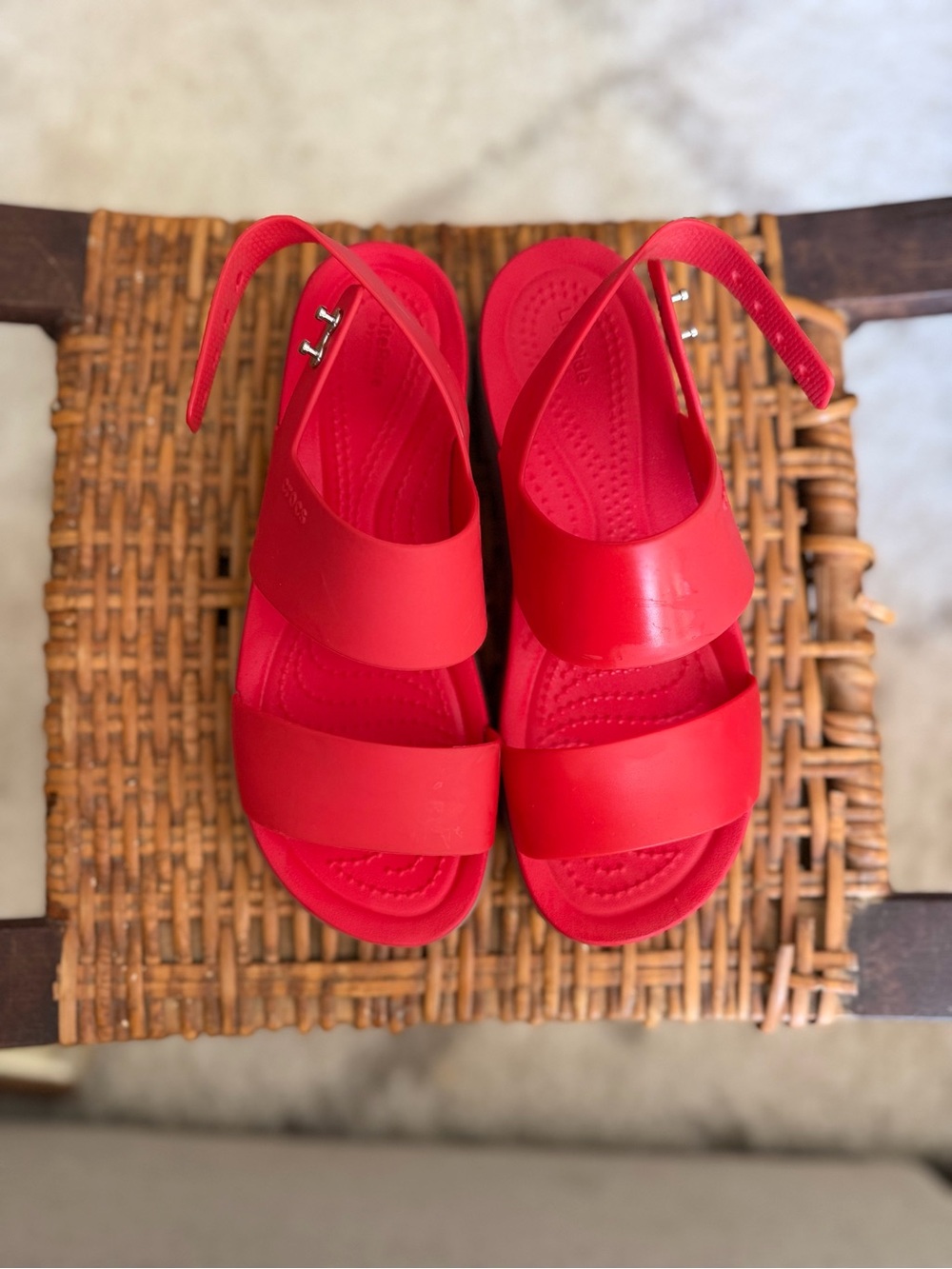 Crocs Women’s Size 6 Red Platform Sandal - Picture 4 of 11